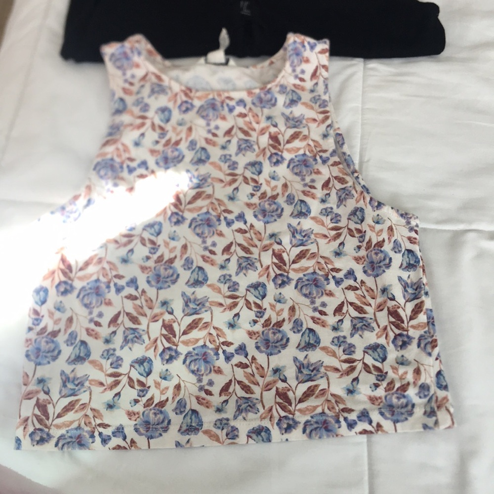 Crop Tops 2 for $12 - Picture 4 of 8